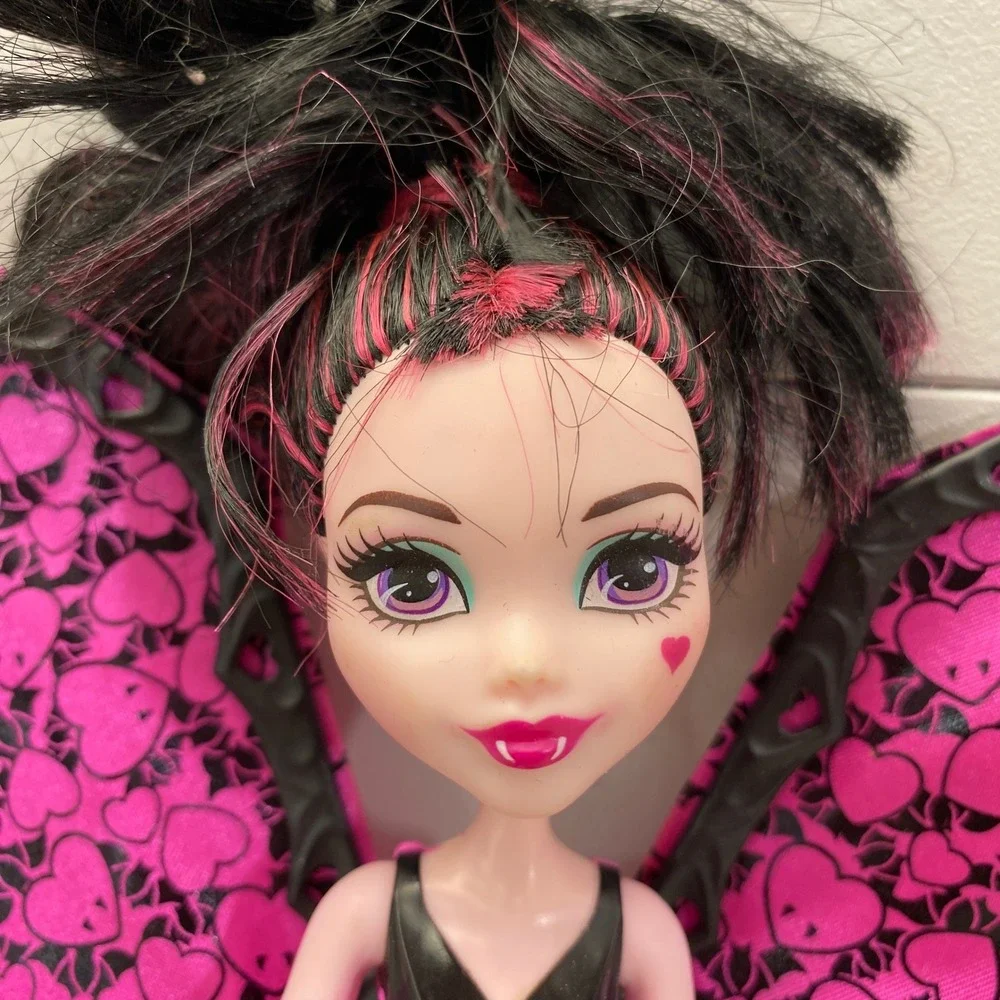 Monster High Ghoul to Bat Draculaura Doll No Shoes Transformation Mattel Goth